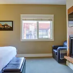 Chinook Manor
