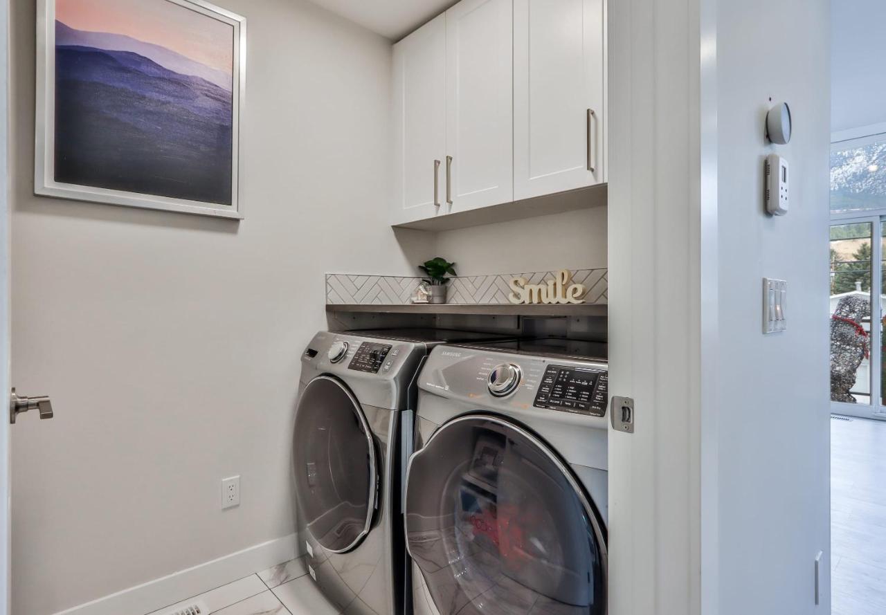 The Parq By Samsara View Downtown 4br & 3bth Canmore