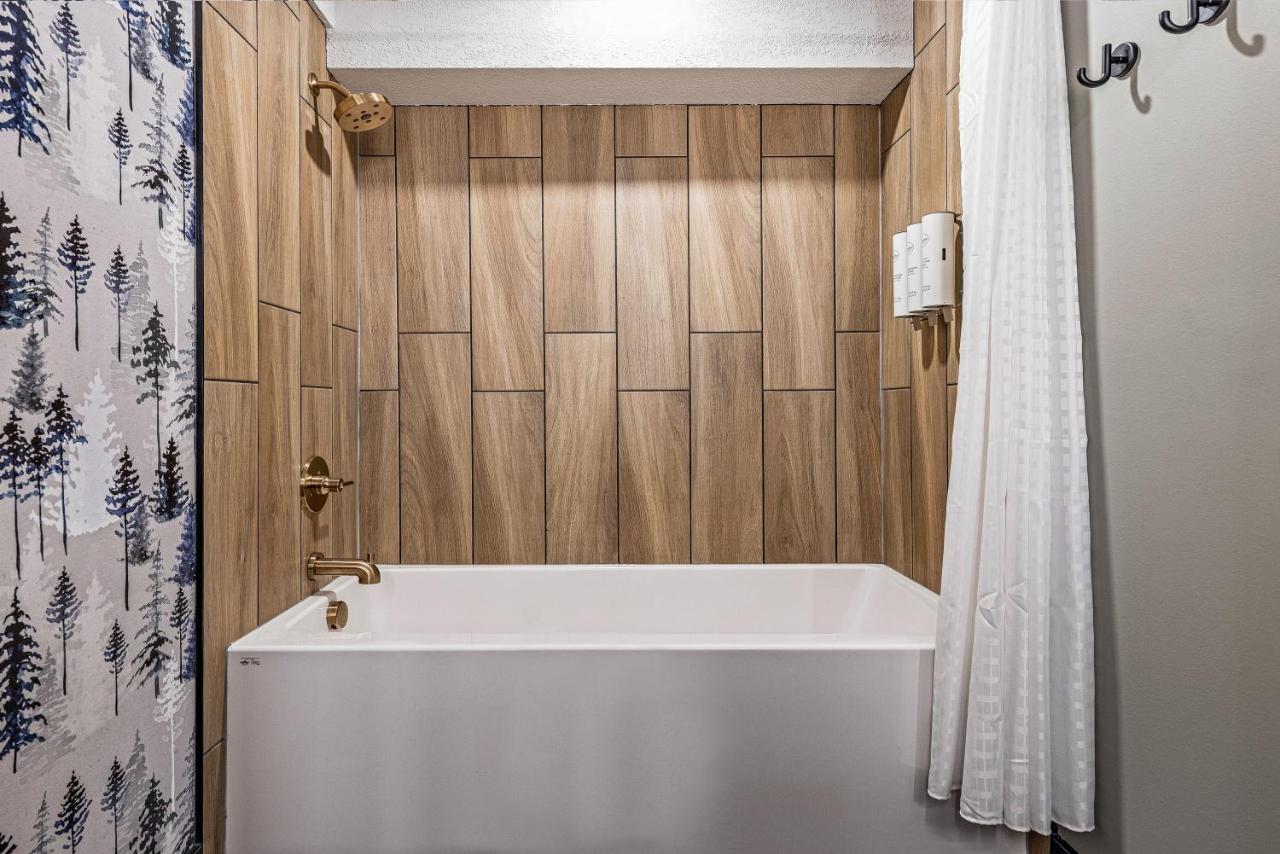 Mtn House By Basecamp Hotel