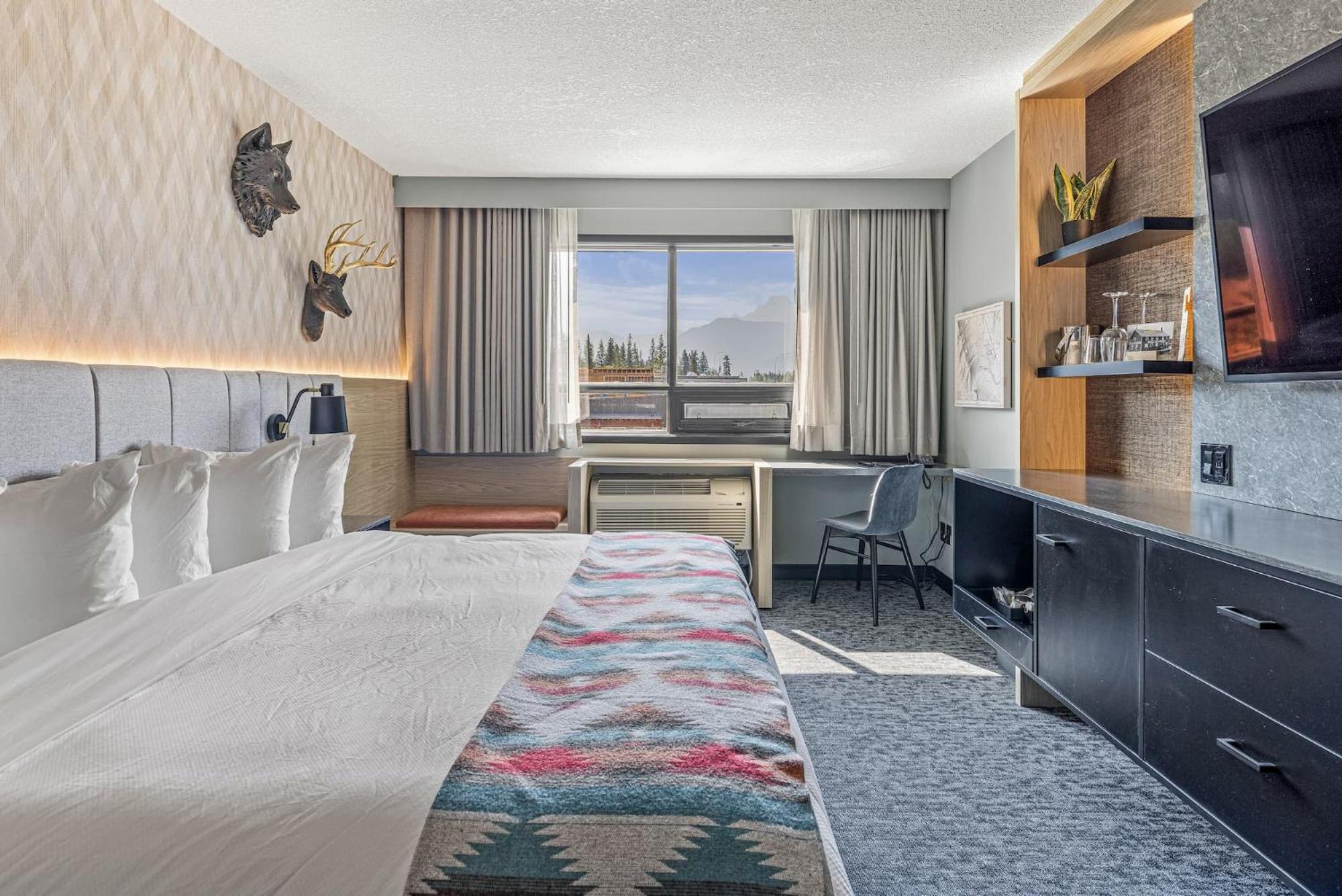 Hotel Mtn House By Basecamp Canmore