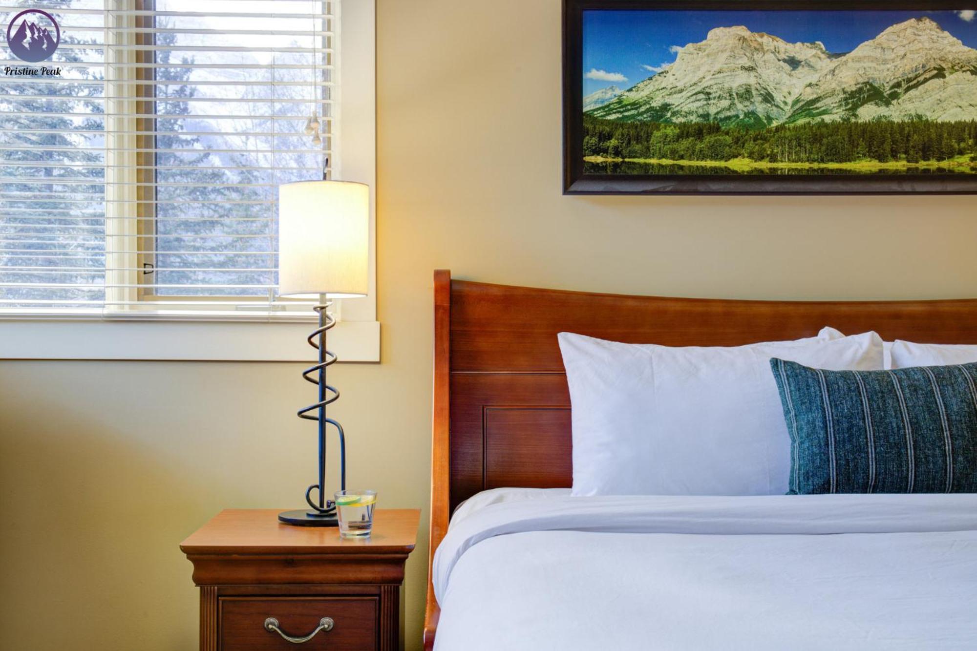 Chinook Manor * Canmore