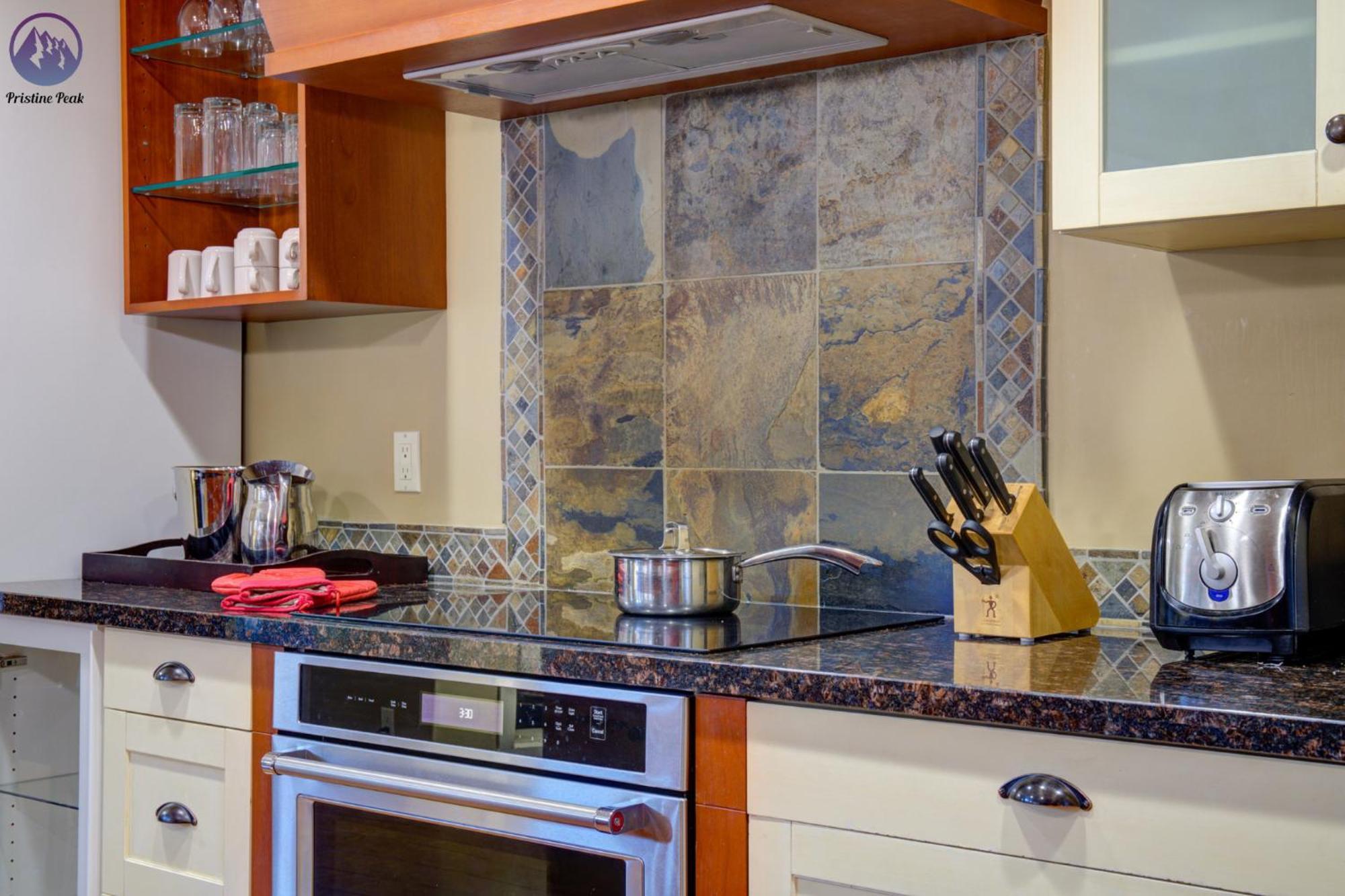 Chinook Manor Apartment Canmore