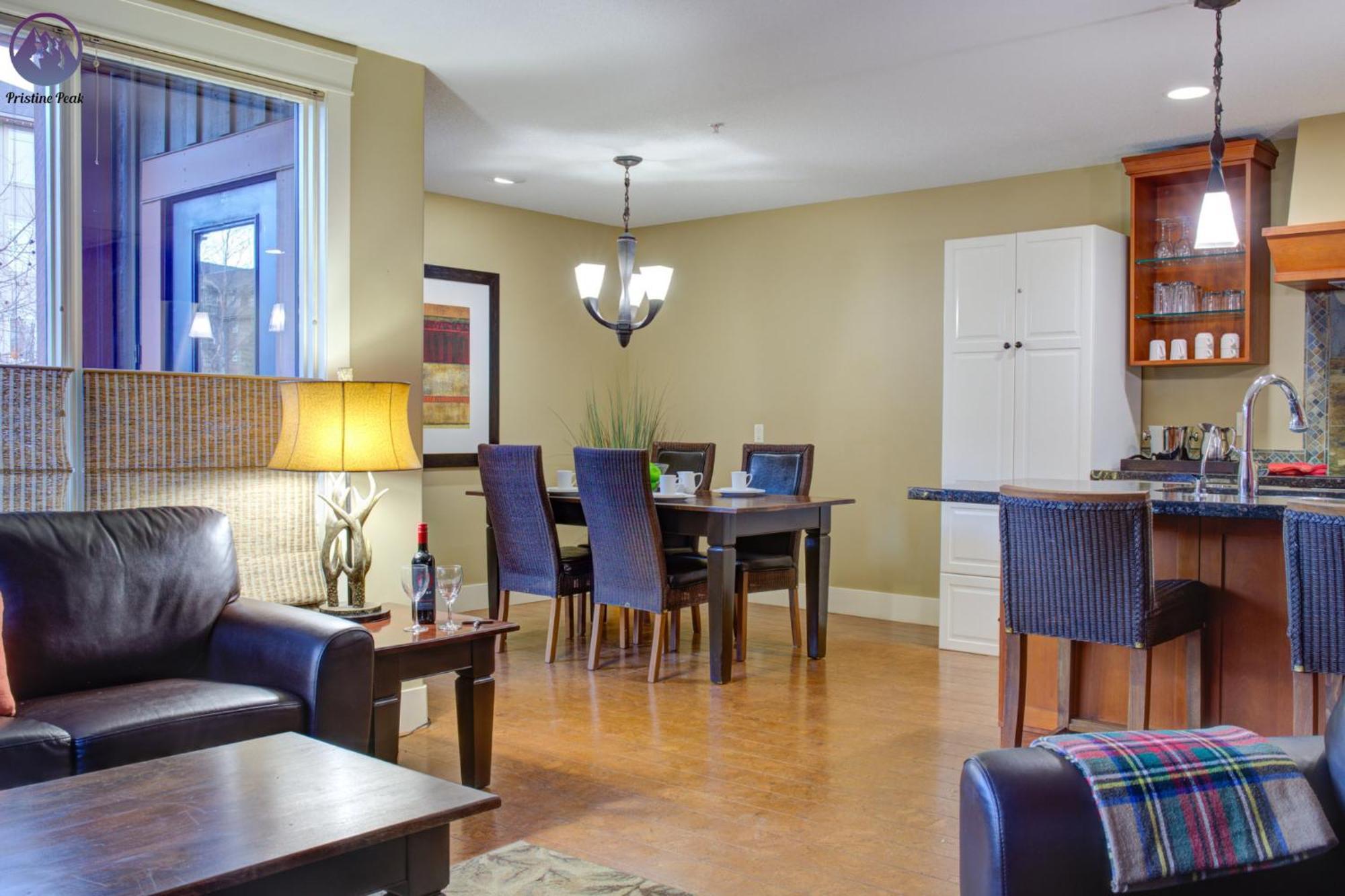 Chinook Manor * Canmore