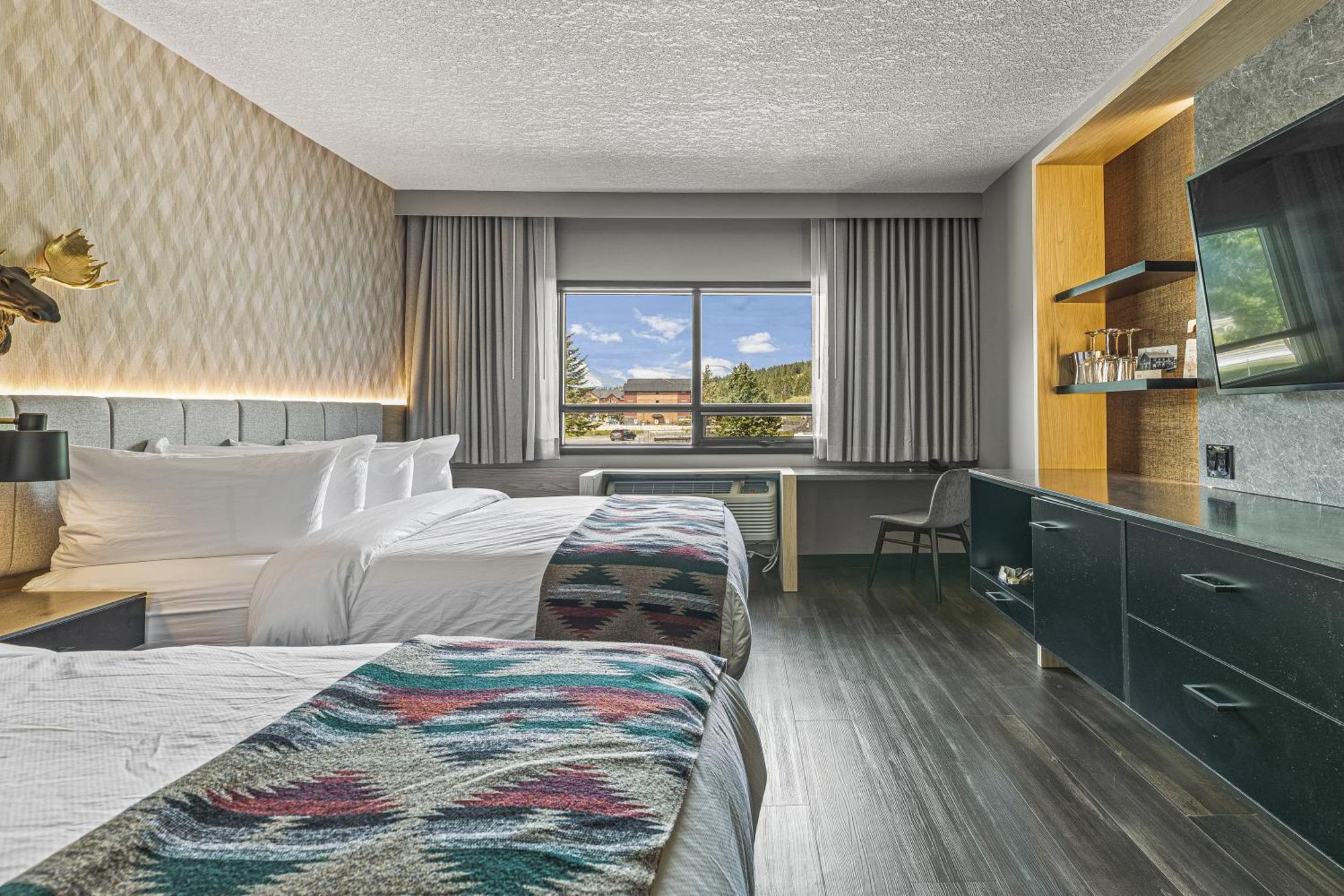 Mtn House By Basecamp Hotel 4*