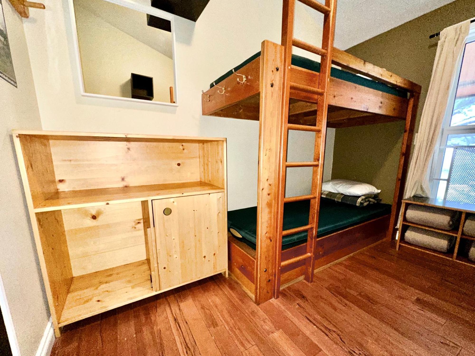 Hostel Alpine - Alpine Club Of Canada *