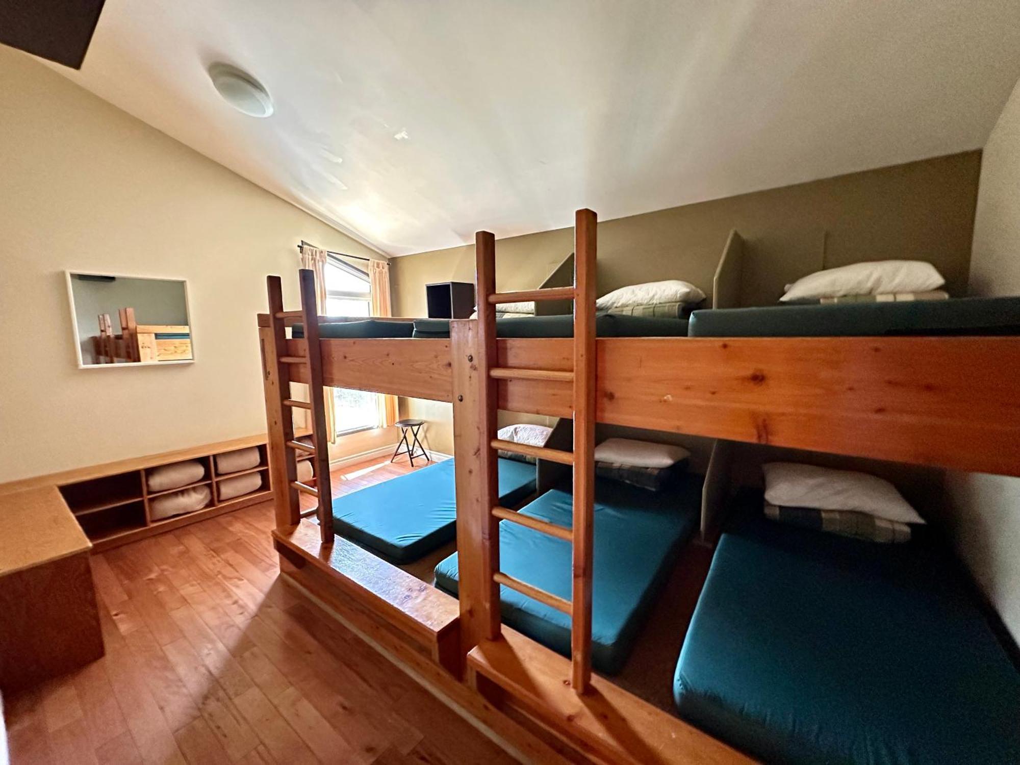 Alpine - Alpine Club Of Canada Hostel