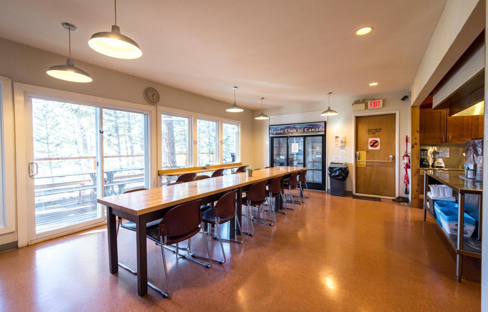 Alpine - Alpine Club Of Canada Hostel *