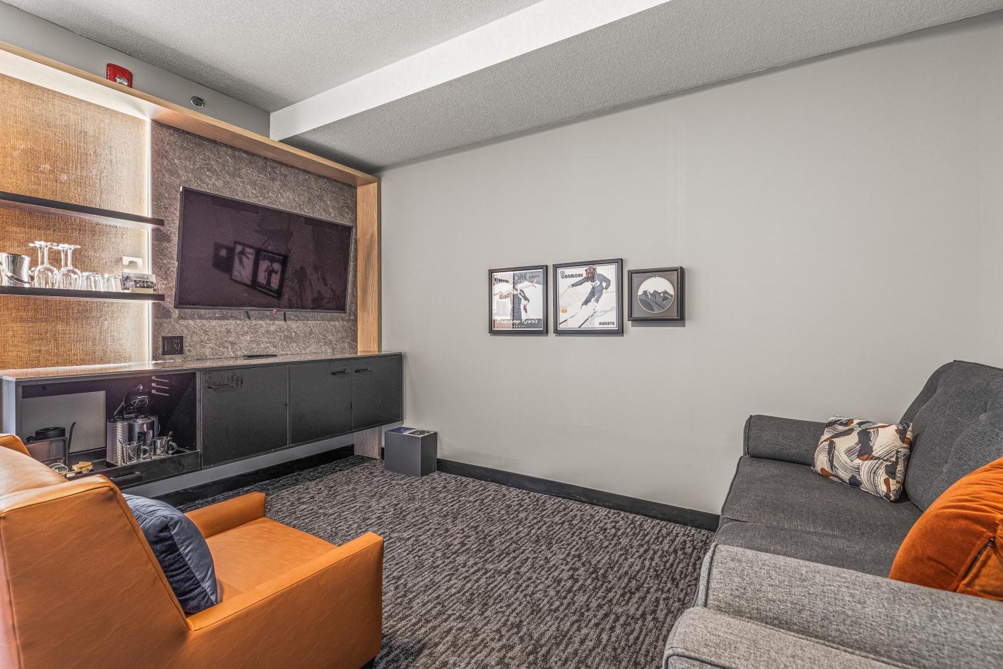 Mtn House By Basecamp Hotel 4*
