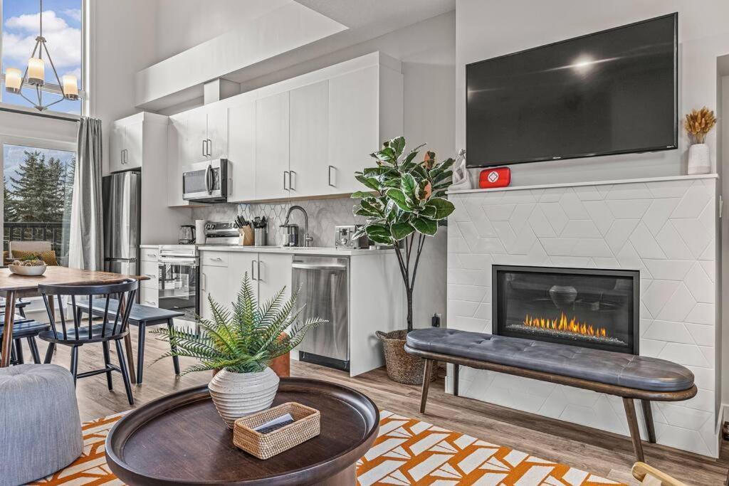 K202 Hot Tub, Pool, Mtn View, Ac, Free Parking Apartment *