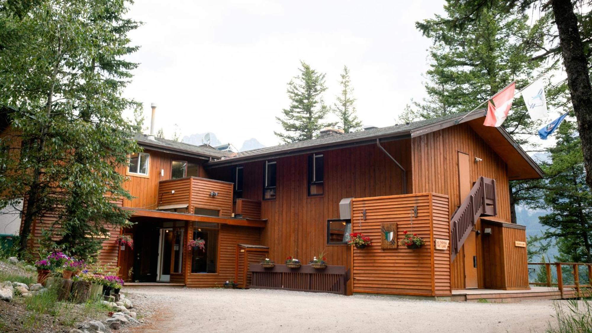 Alpine - Alpine Club Of Canada Hostel