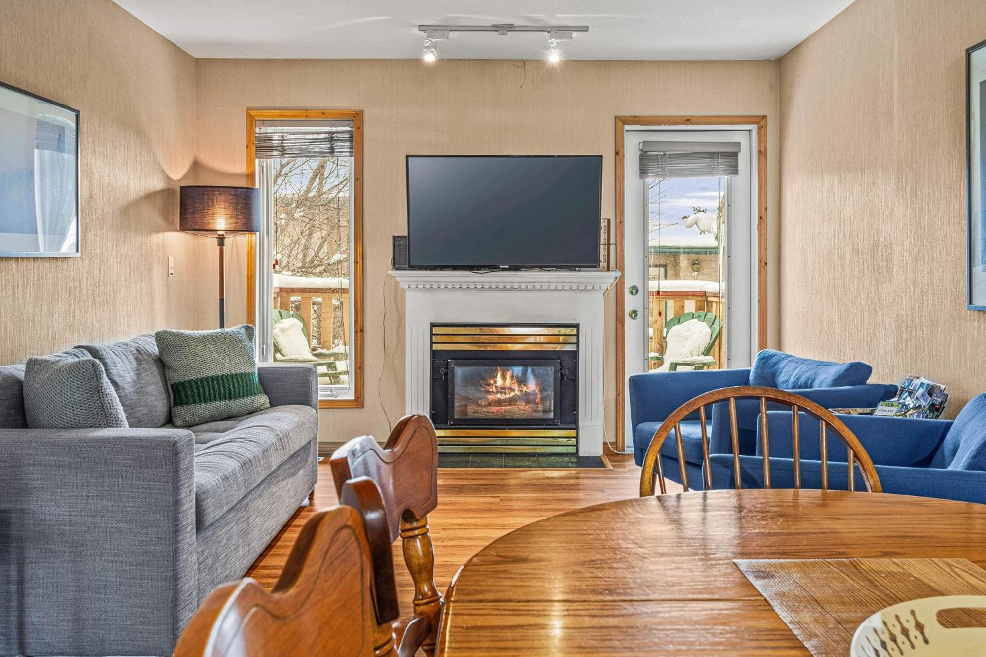 Bow Valley Chalets-entire 2 King Bedrooms Townhouse *