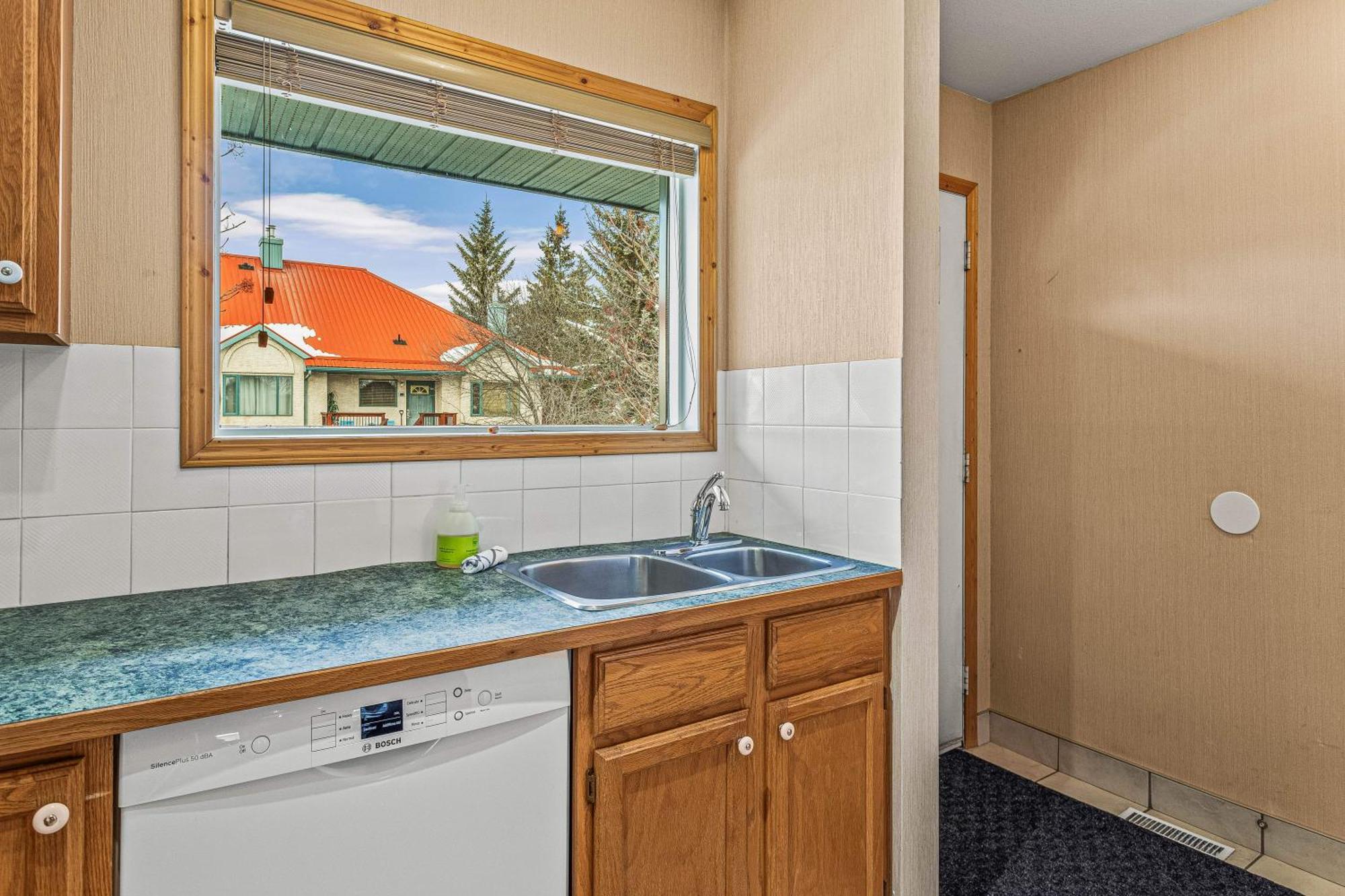 Bow Valley Chalets-entire 2 King Bedrooms Townhouse Aparthotel