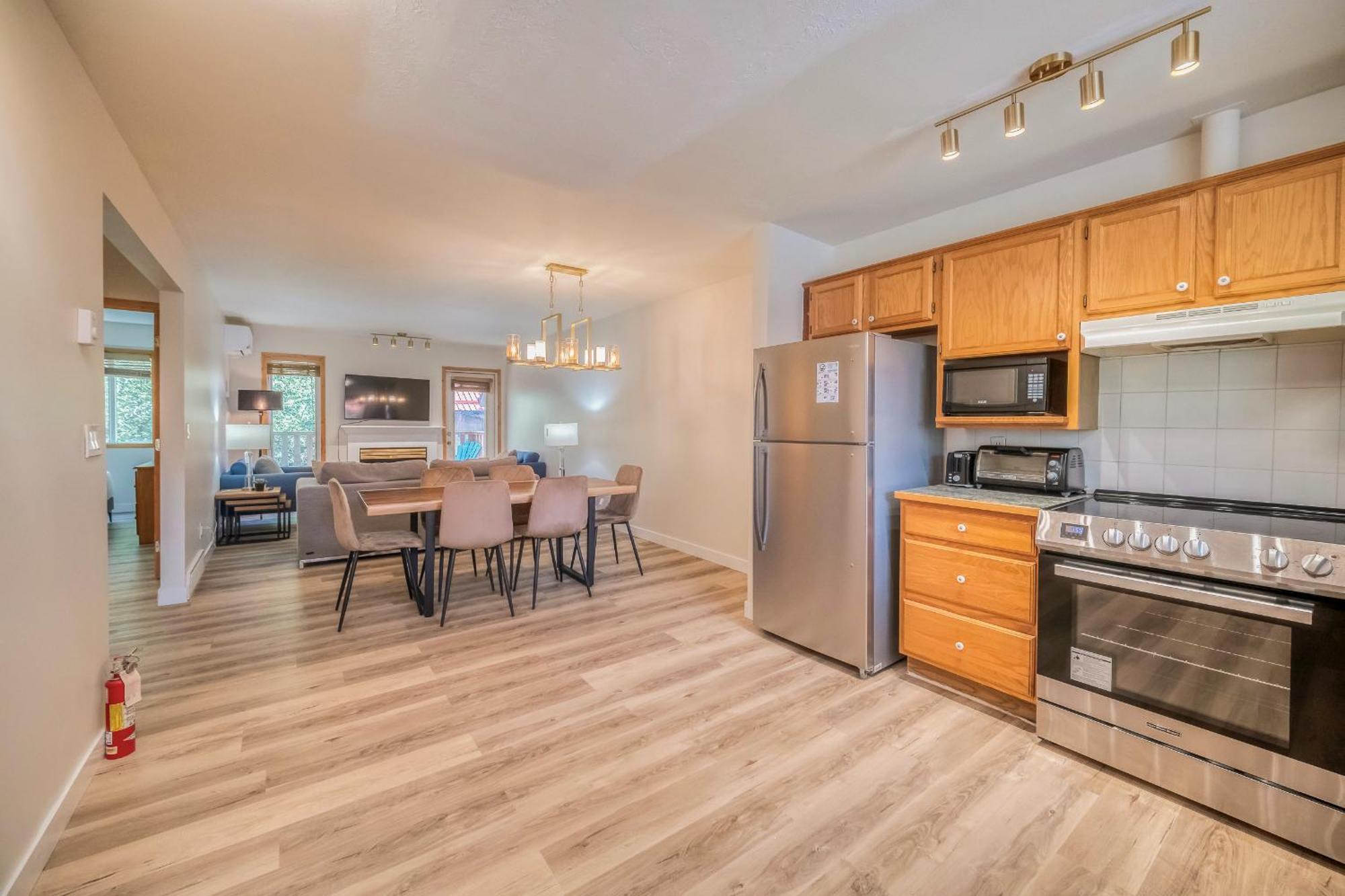 Bow Valley Chalets-entire 2 King Bedrooms Townhouse *
