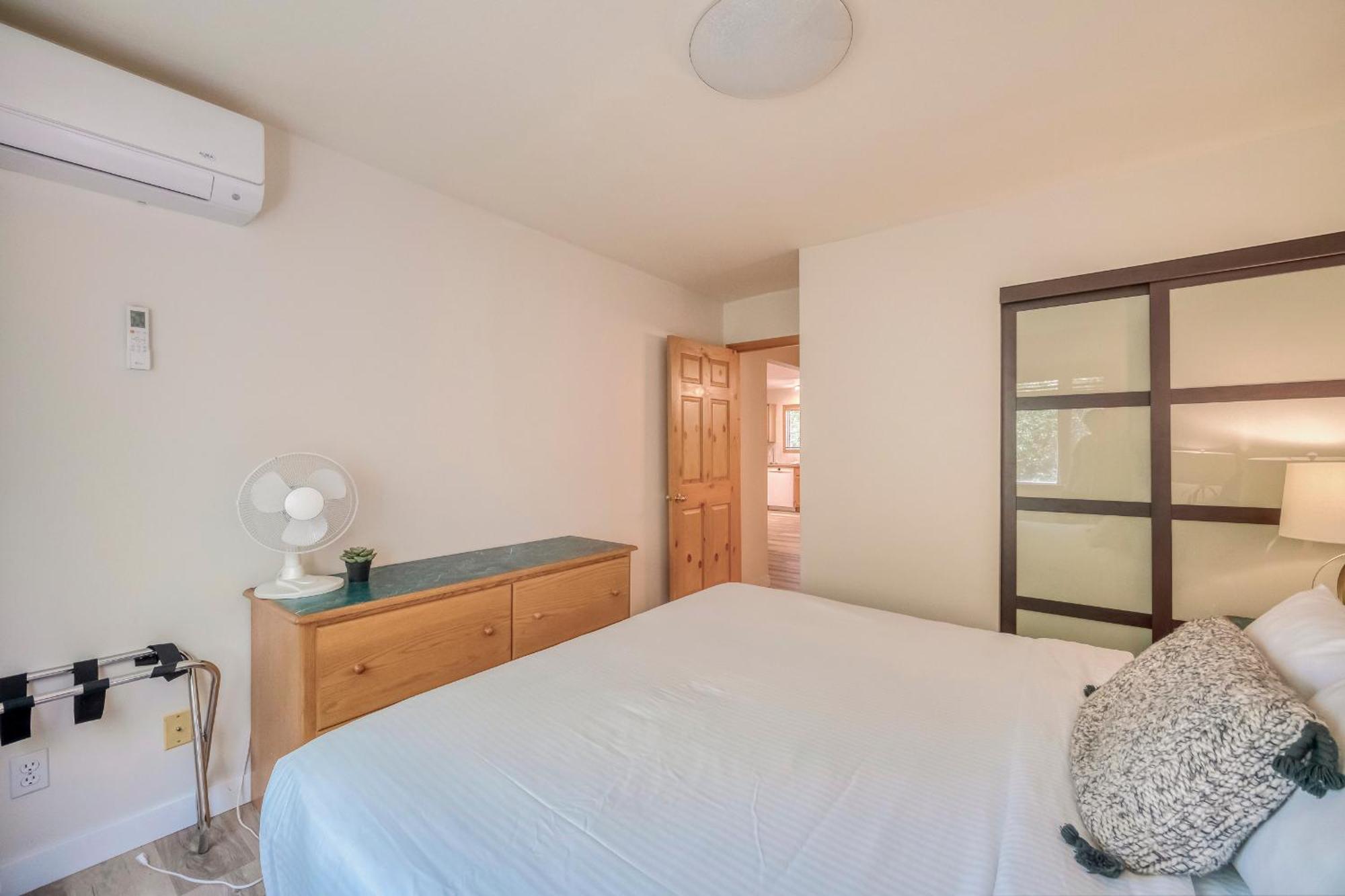 Bow Valley Chalets-entire 2 King Bedrooms Townhouse * Canmore