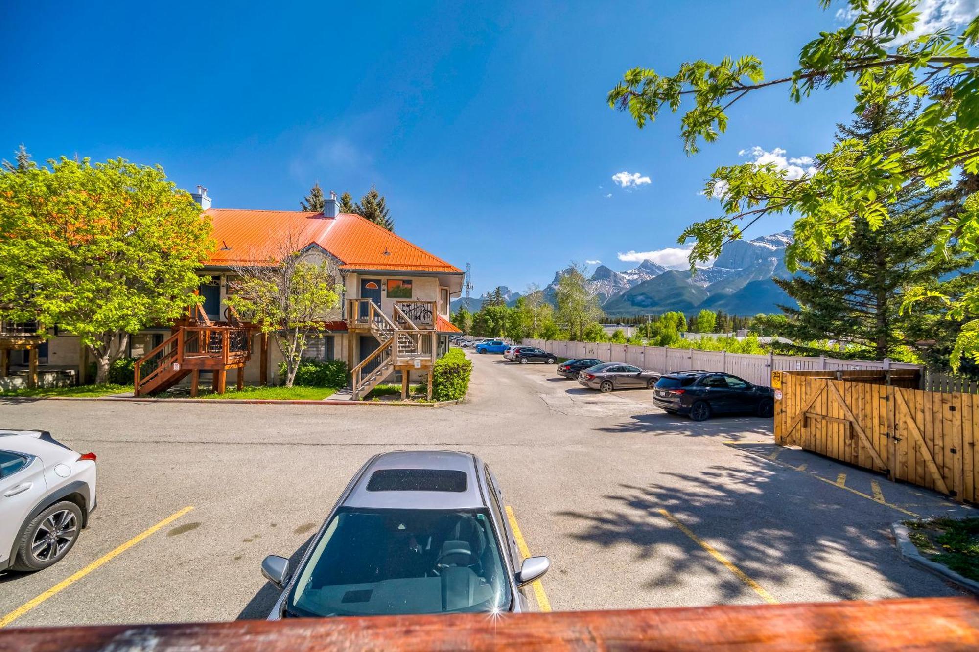 Bow Valley Chalets-entire 2 King Bedrooms Townhouse *