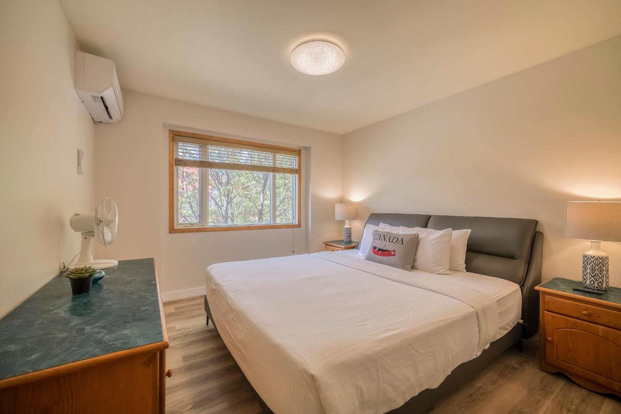 Bow Valley Chalets-entire 2 King Bedrooms Townhouse Canmore