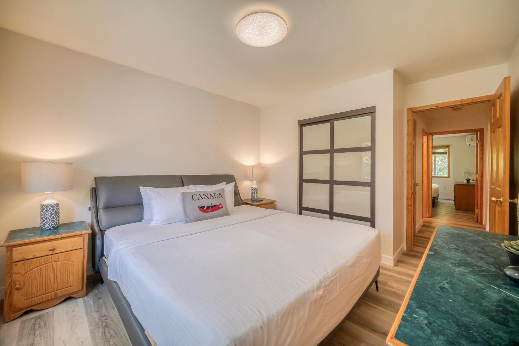 Bow Valley Chalets-entire 2 King Bedrooms Townhouse