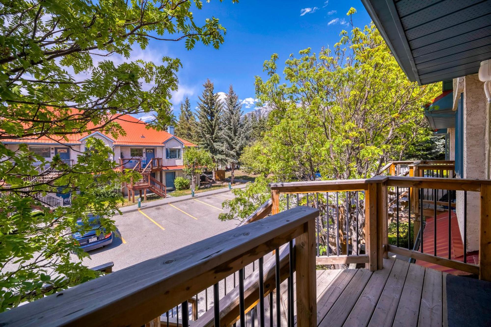 Bow Valley Chalets-entire 2 King Bedrooms Townhouse Aparthotel