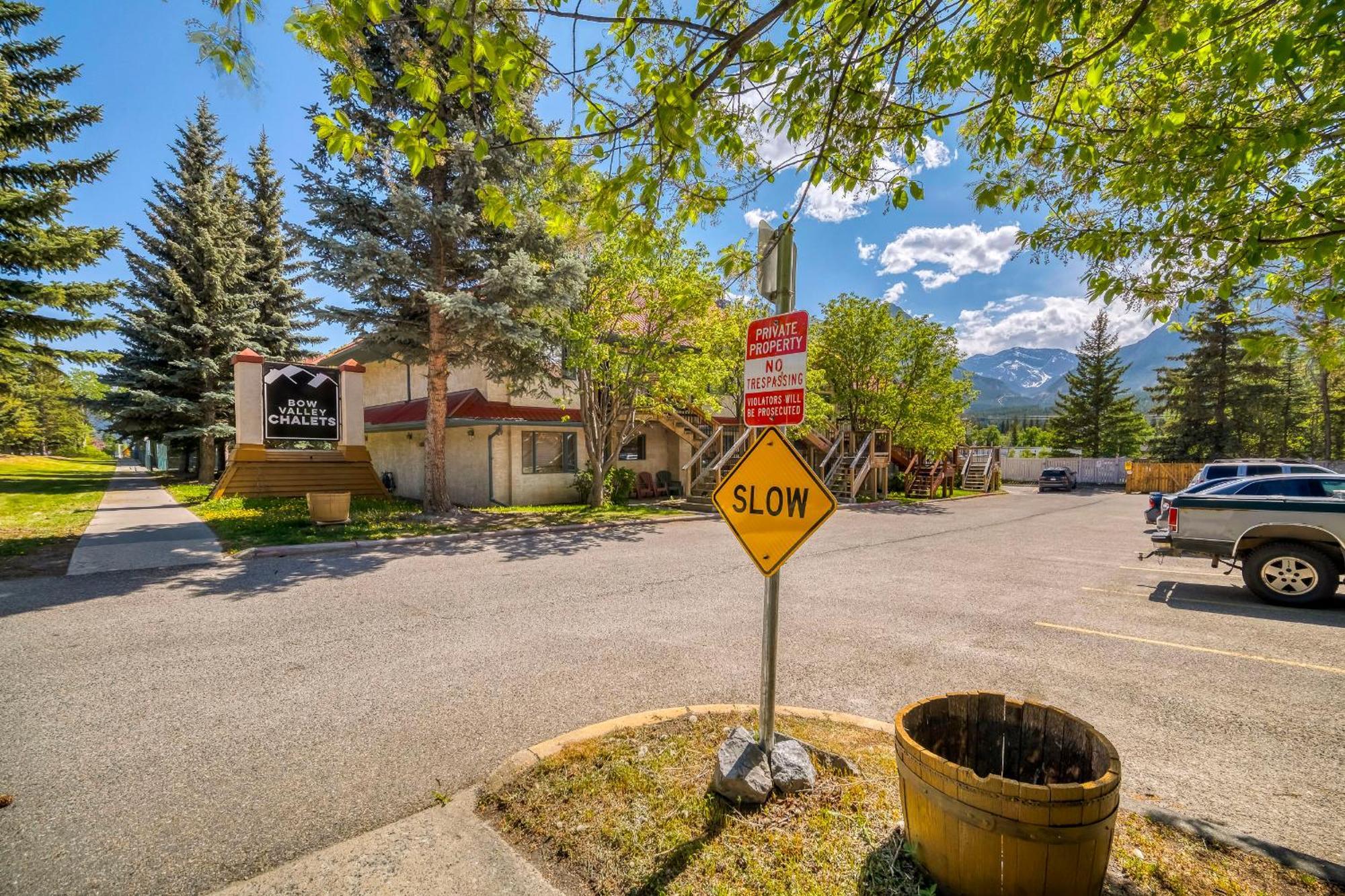 Bow Valley Chalets-entire 2 King Bedrooms Townhouse *