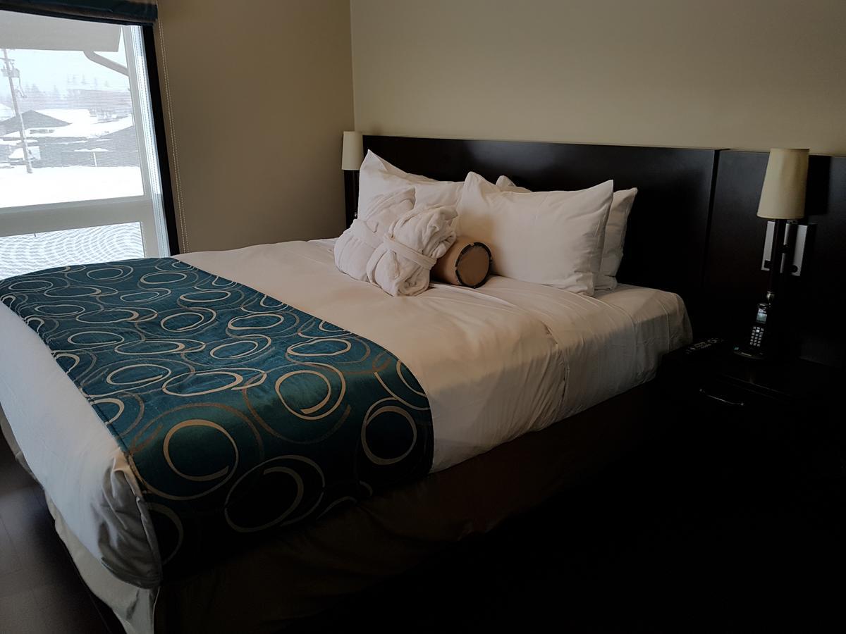 Paradise Club And Canmore