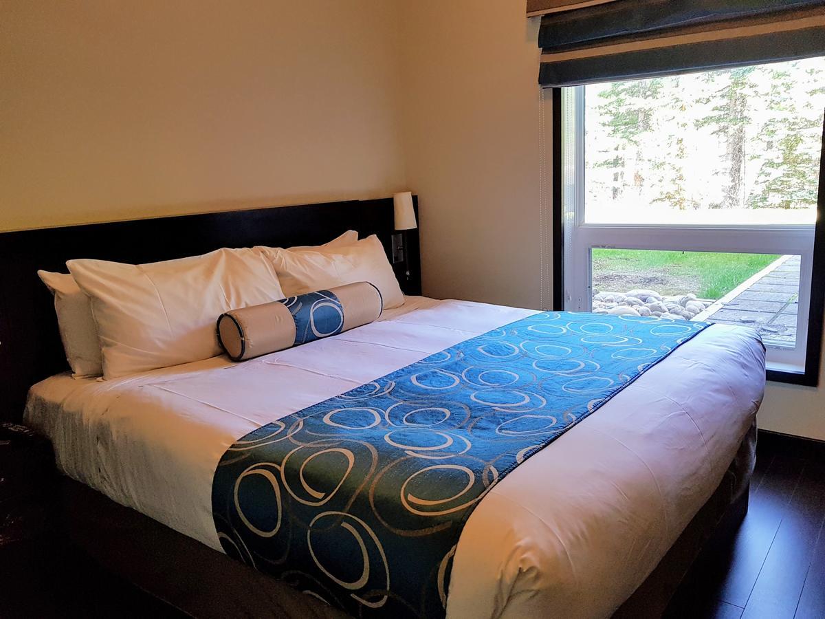 Paradise Club And Canmore