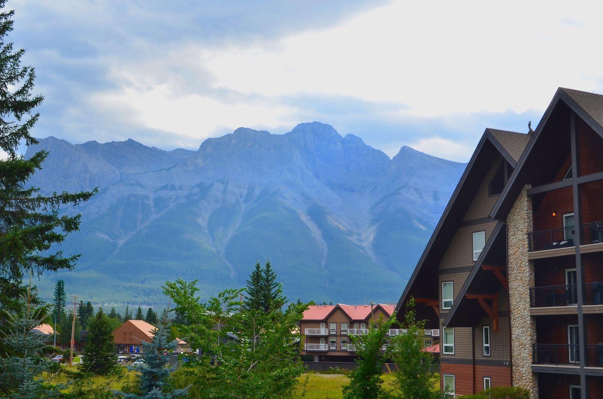 Paradise Club And Canmore