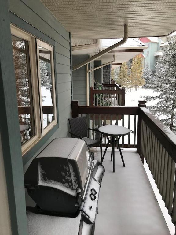 Wolf Apartment Canmore