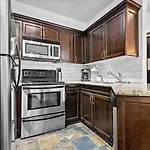 The Mountaineer By Instantsuites Pool & Hottub