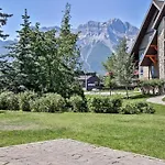 Mountain Retreat, Pool & Hot Tub, Bbq, Patio, King Bed, Sleeps 6!