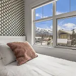 Mountain Vista Escape Downtown