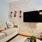 L109 Canmore World Class Solara Resort - Hot Tub, Pool, Gym, Aircon, Free Parking & Netflix