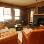 Rundle Cliffs Lodge