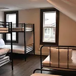 Party Hostel - The Canmore Hotel Hostel