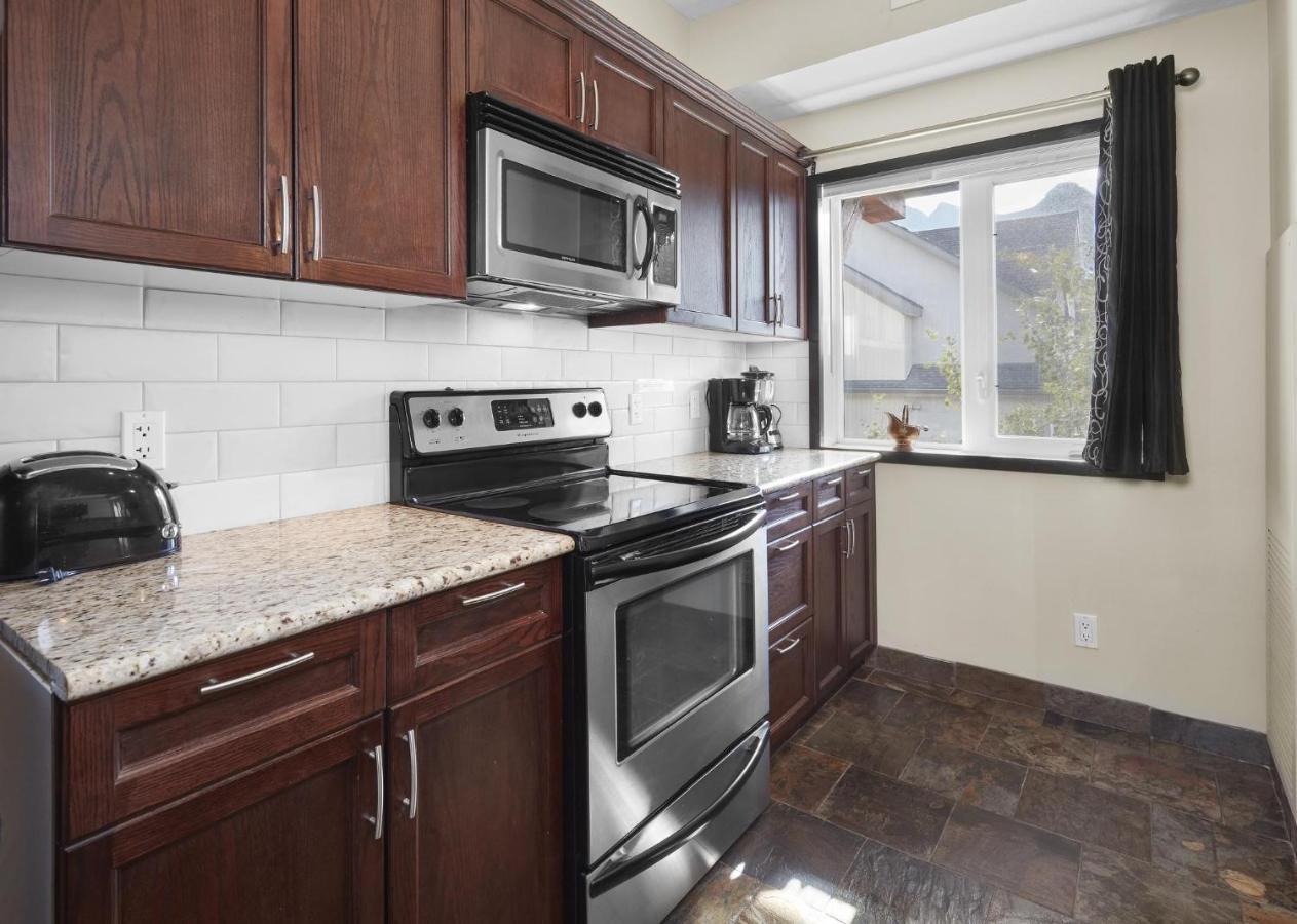 Sundance - Beautiful With Open Pool And Hot Tub