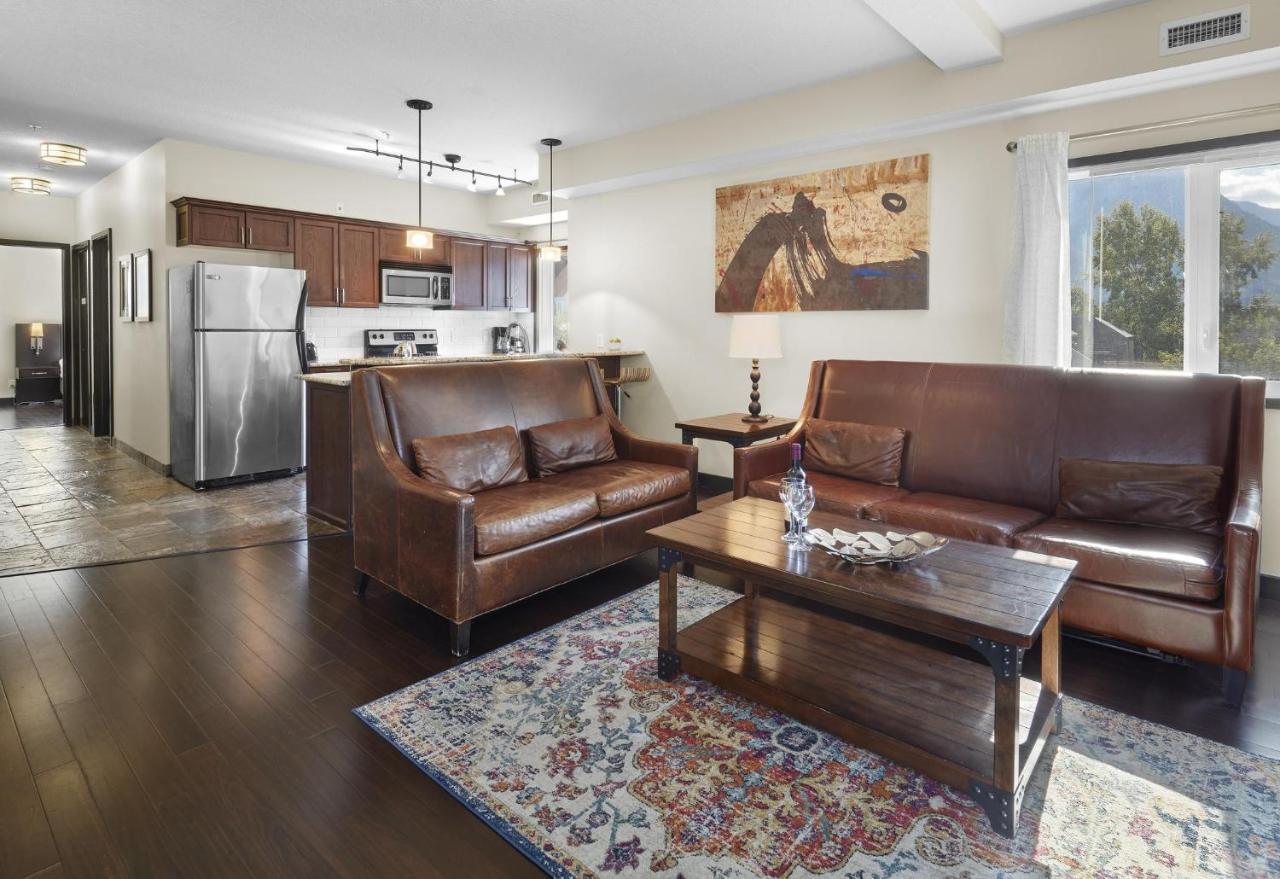 Holiday home Sundance - Beautiful With Open Pool And Hot Tub Canmore