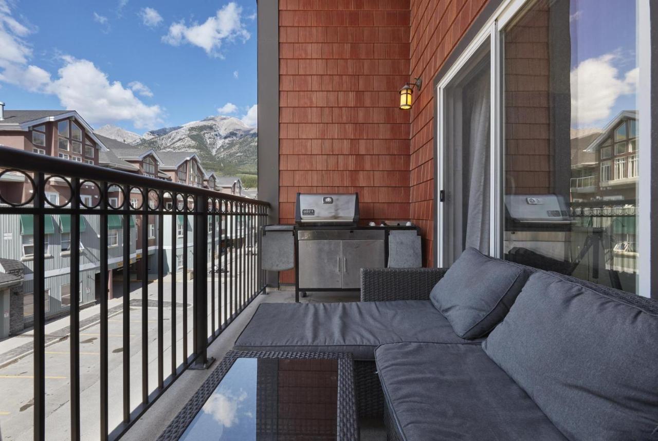 Sundance - Beautiful With Open Pool And Hot Tub Canmore