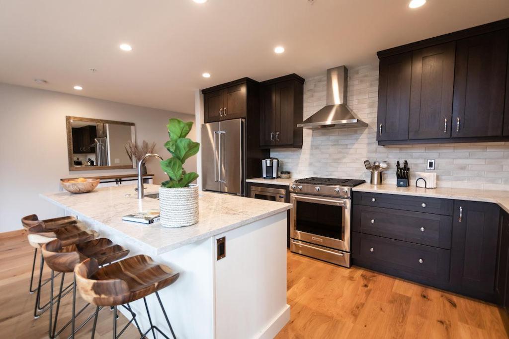 Apartment Spring Creek Penthouse By Canadian Rockies Vacation Canmore