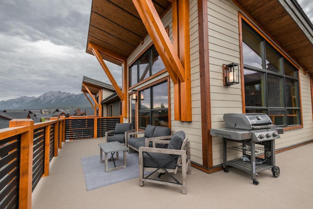 Spring Creek Penthouse By Canadian Rockies Vacation Apartment *