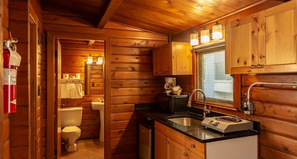 Lodge Rundle Mountain Canmore