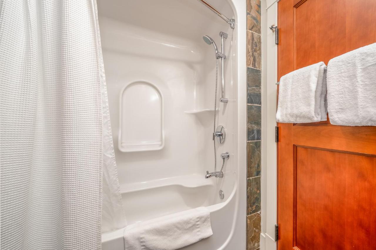 Luxury With On-site