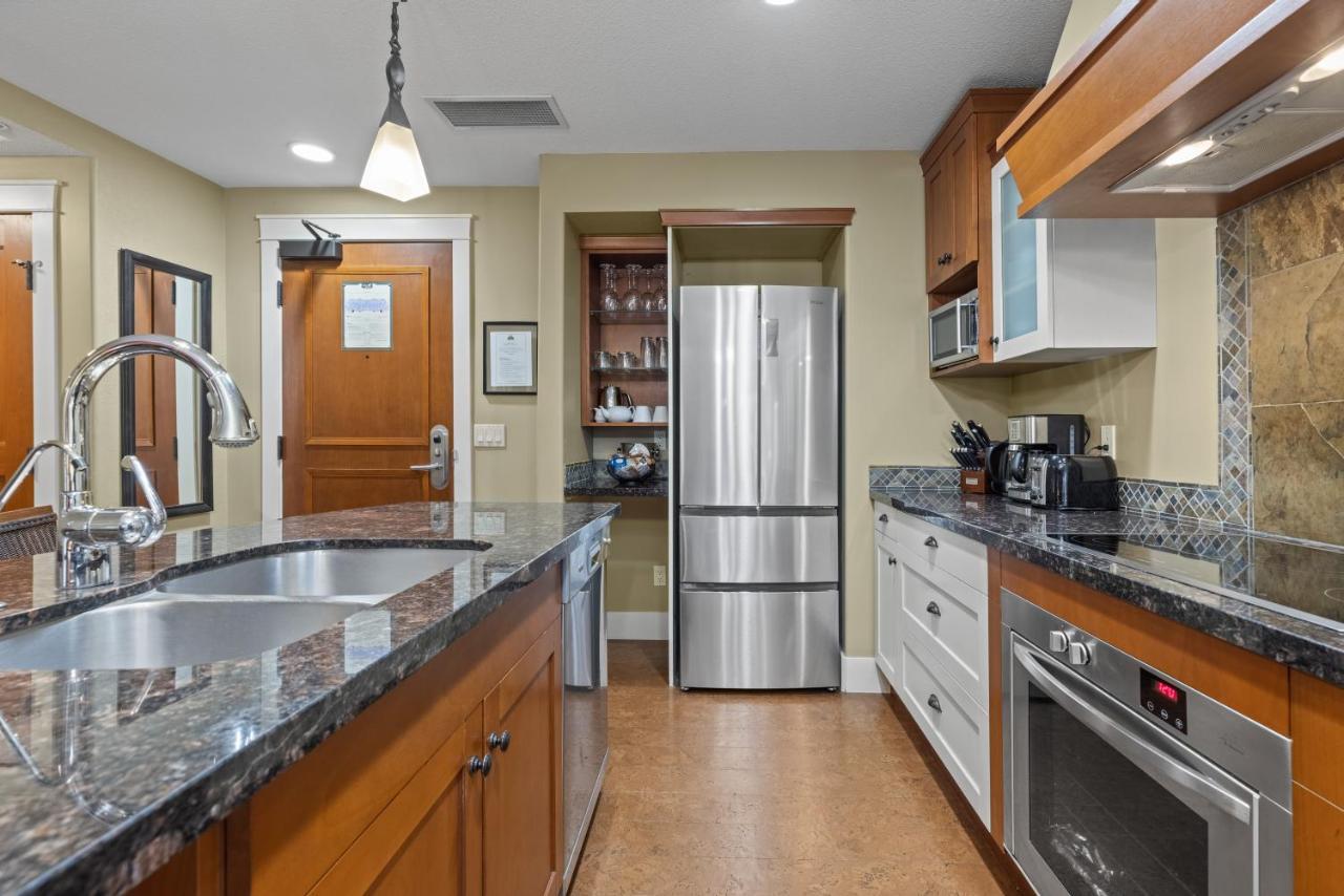 Apartment Sophisticated Mtn 2 Bedroom Pool Hot Tub Managed By Little Sister Getaways Canmore