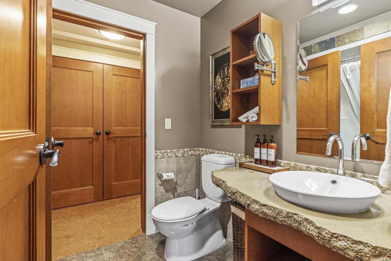 Sophisticated Mtn 2 Bedroom Pool Hot Tub Managed By Little Sister Getaways *