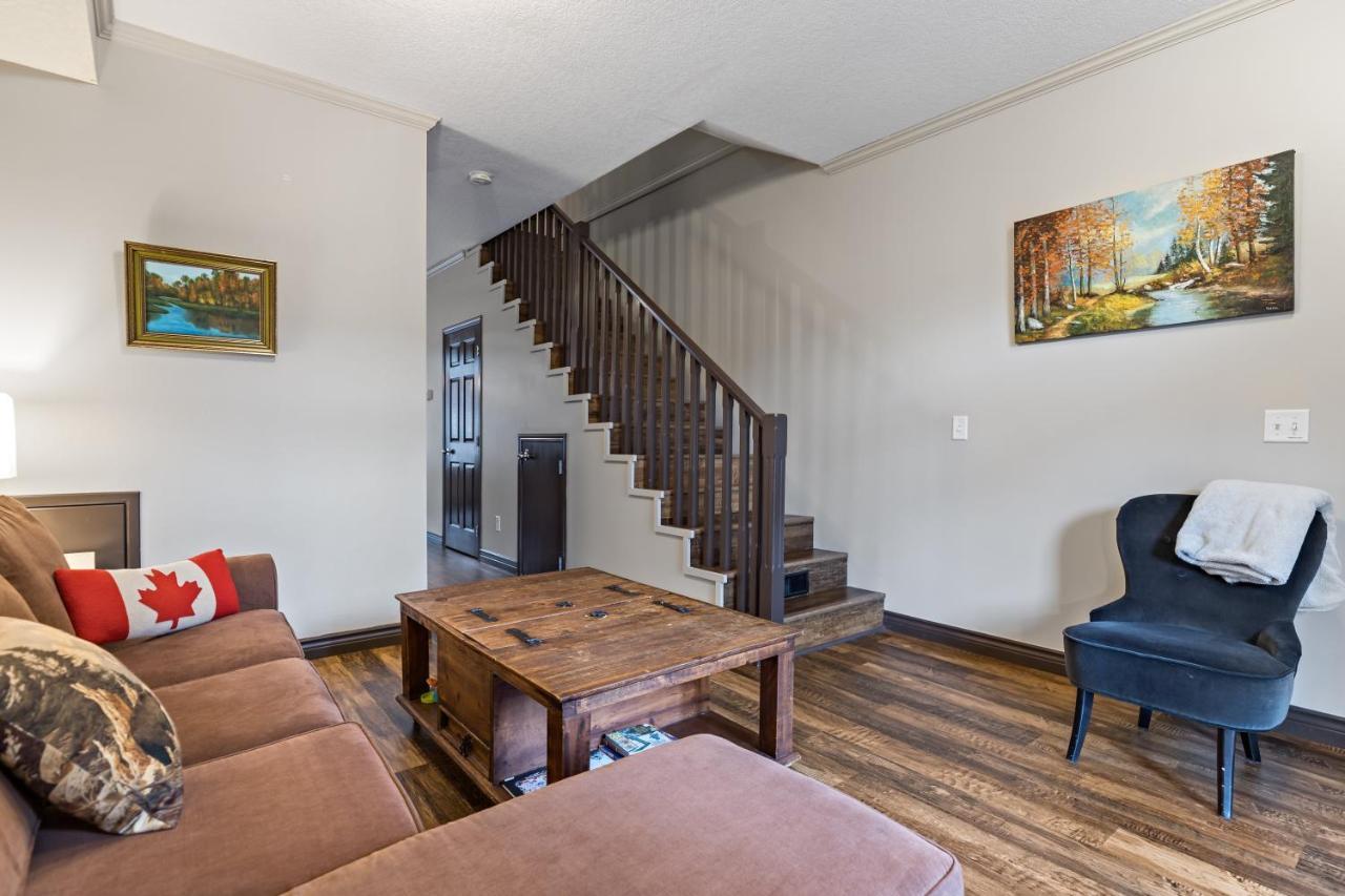 Apartment Relaxing Mountain Getaway At Mystic Springs, Pool, Hot Tub, Pets Welcome! Canmore