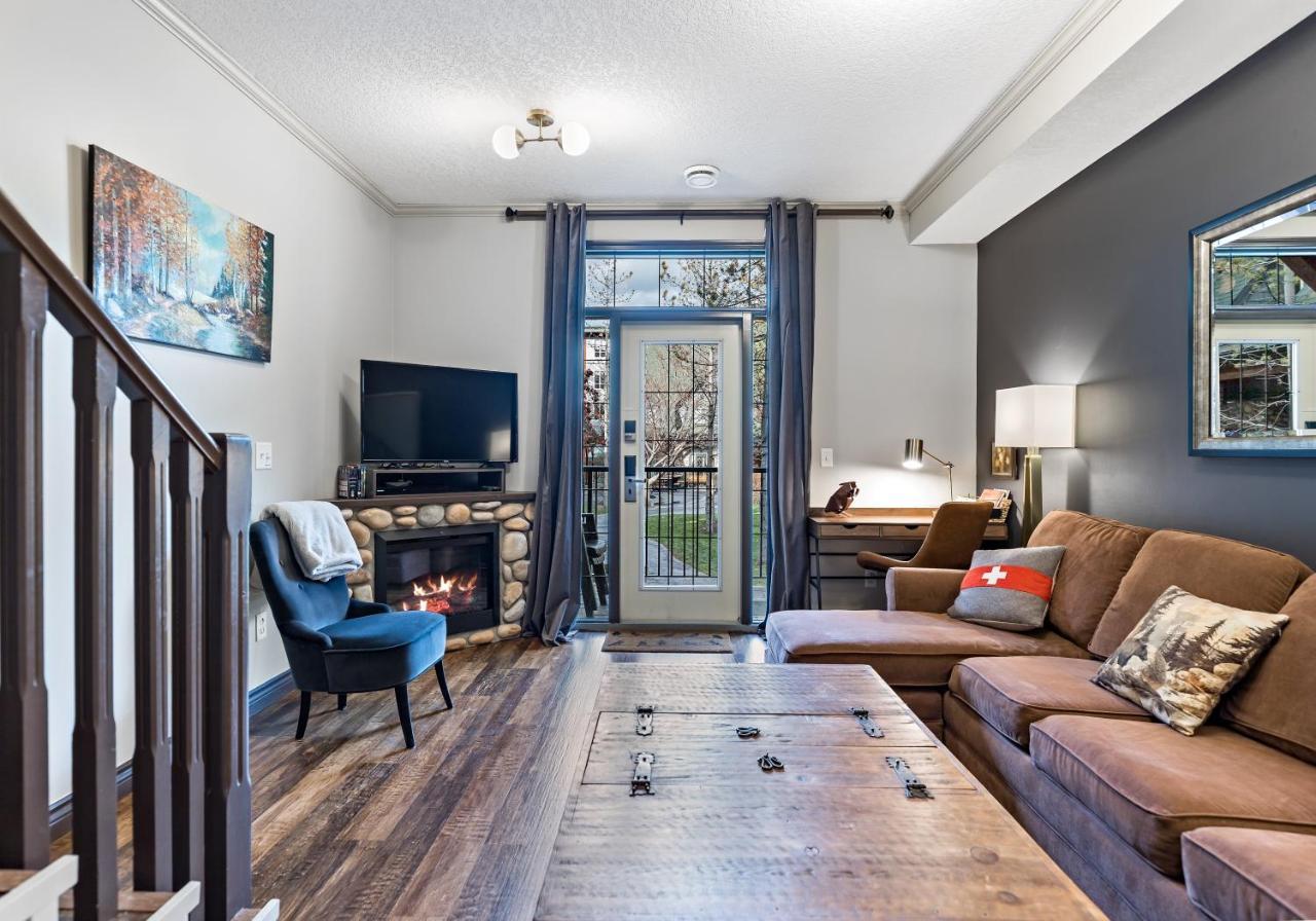 Apartment Relaxing Mountain Getaway At Mystic Springs, Pool, Hot Tub, Pets Welcome!