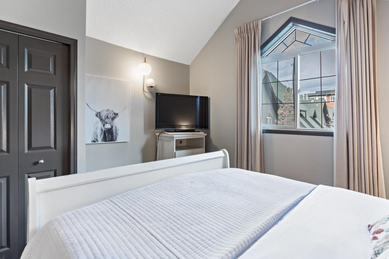 Relaxing Mountain Getaway At Mystic Springs, Pool, Hot Tub, Pets Welcome! * Canmore