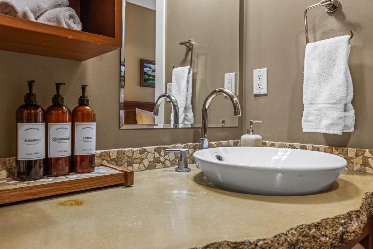 Apartment Sophisticated Mtn 2 Bedroom Pool Hot Tub Managed By Little Sister Getaways