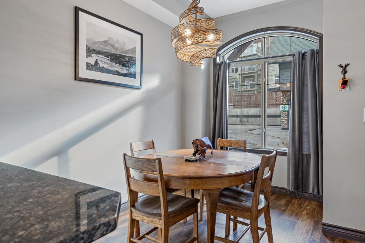 Relaxing Mountain Getaway At Mystic Springs, Pool, Hot Tub, Pets Welcome! Apartment Canmore