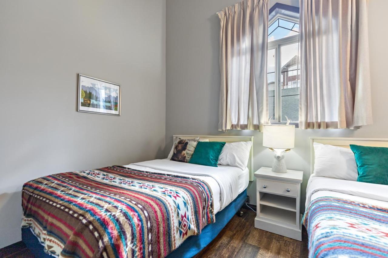 Apartment Relaxing Mountain Getaway At Mystic Springs, Pool, Hot Tub, Pets Welcome! *