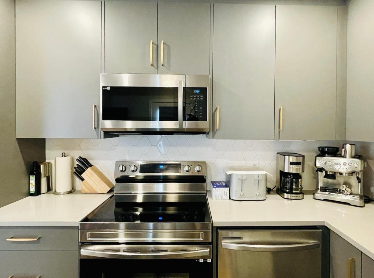 Holiday home Joes Brand New 2 King Bedrooms Townhome In *