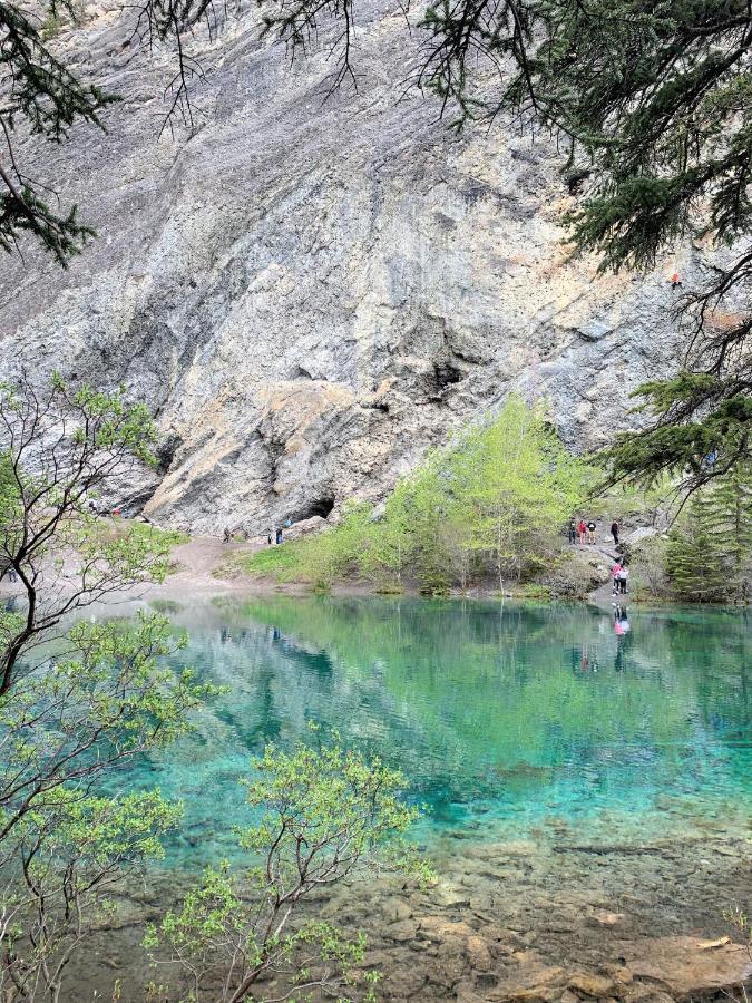 Aparthotel Inviting Rocky Mountain Hot Tub In Rated Managed By Little Sister Getaways
